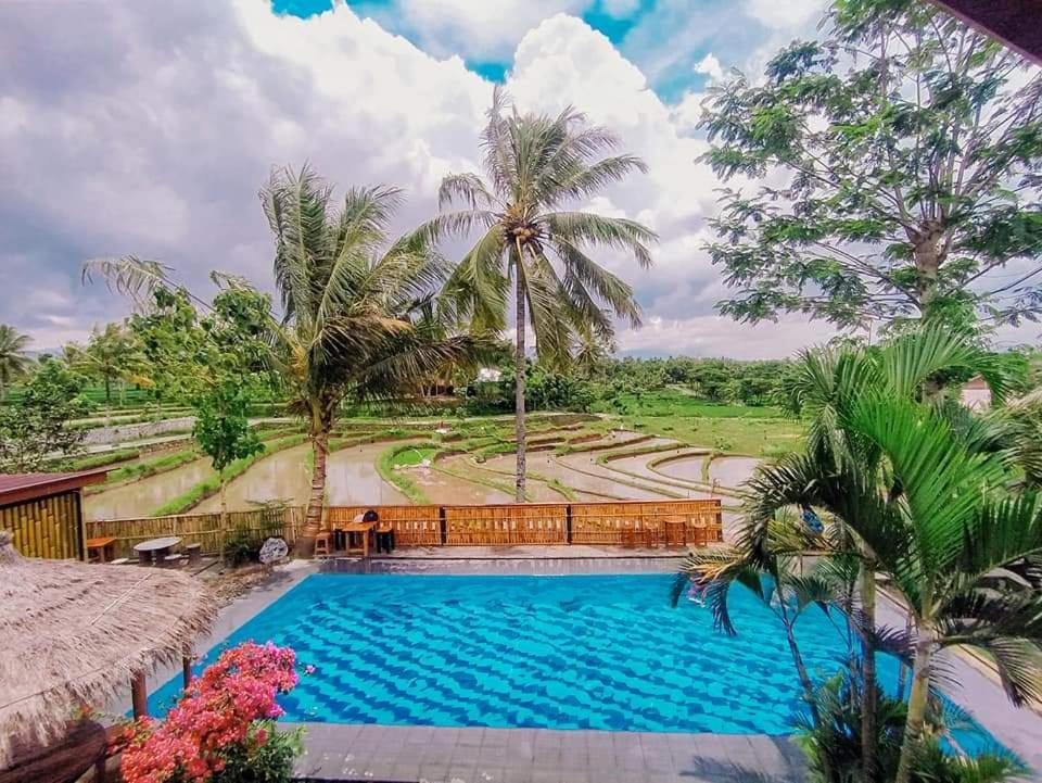 Peraja Bungalows Loyok Sangyang Экстерьер фото