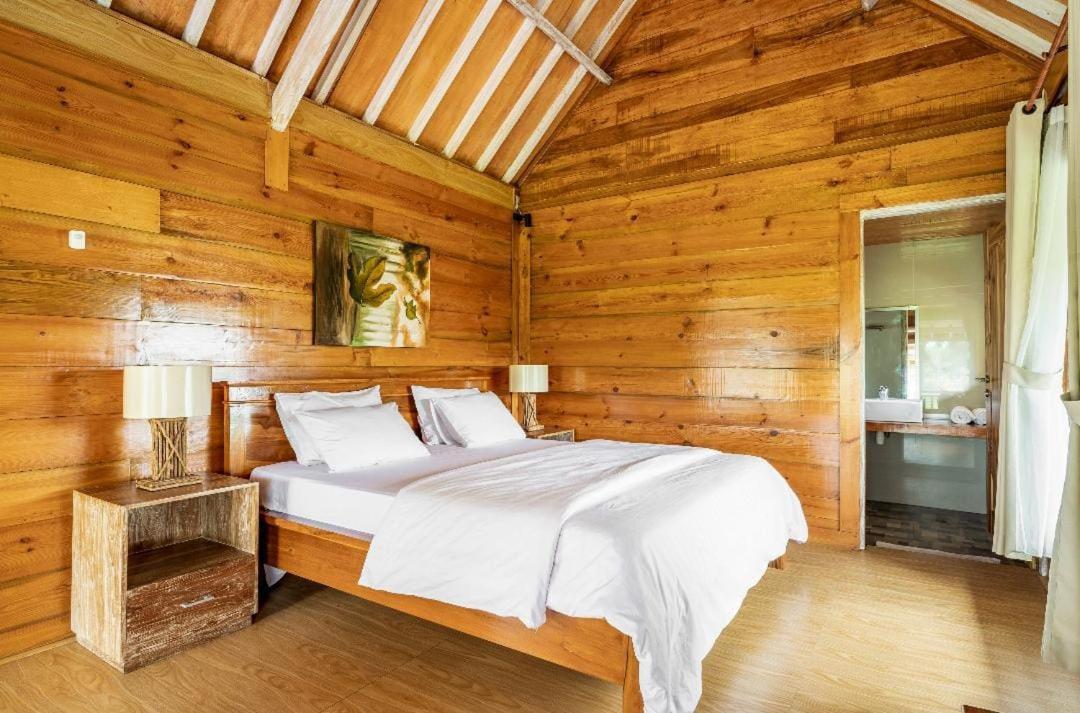 Peraja Bungalows Loyok Sangyang Экстерьер фото