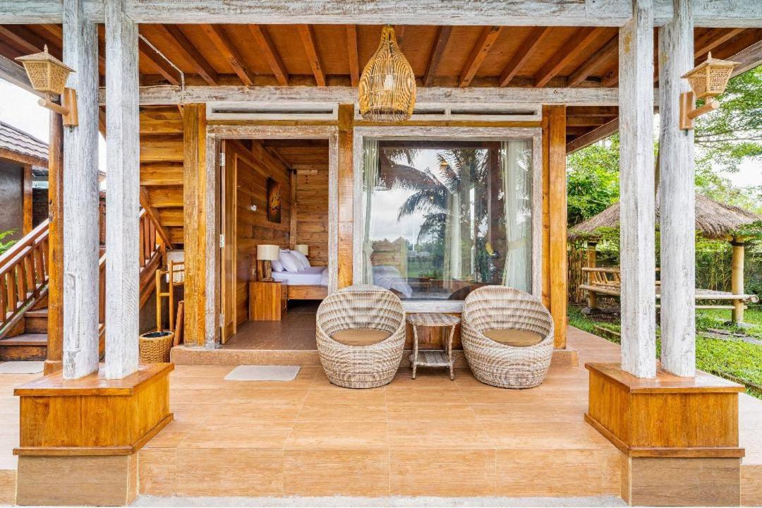 Peraja Bungalows Loyok Sangyang Экстерьер фото