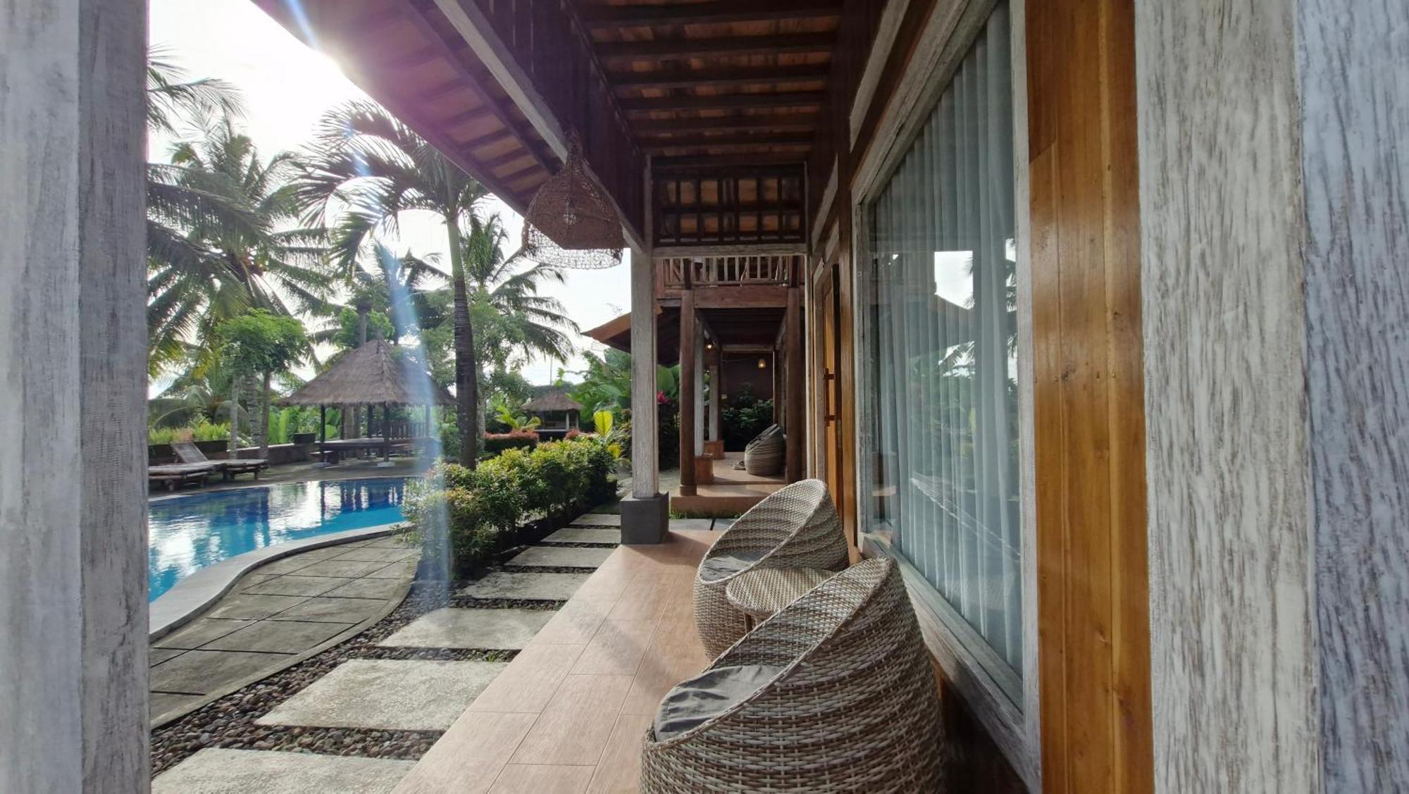Peraja Bungalows Loyok Sangyang Экстерьер фото